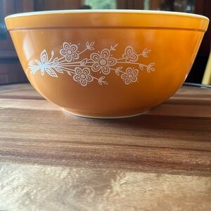 RARE Vintage Pyrex Butterfly Gold Mixing/Nesting Bowl - 403- 2.5 Qt.- Redesigned